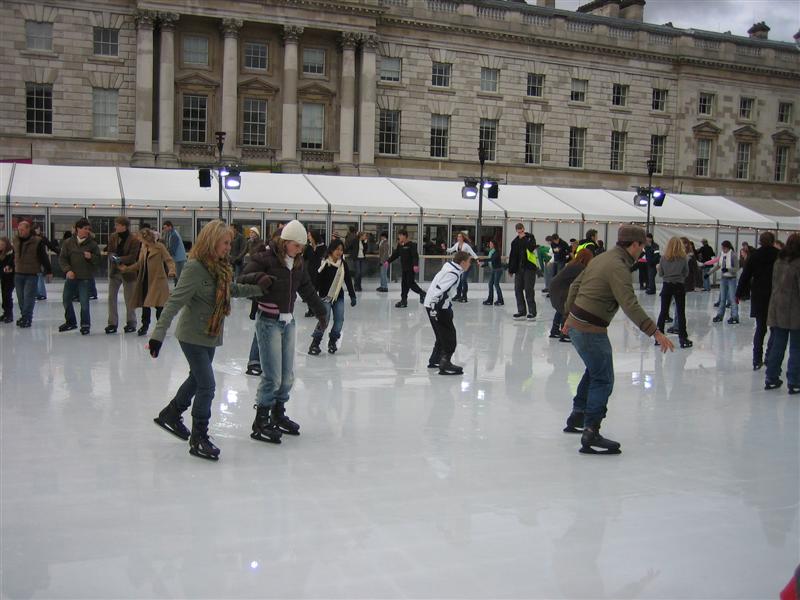 Ice skating 5567